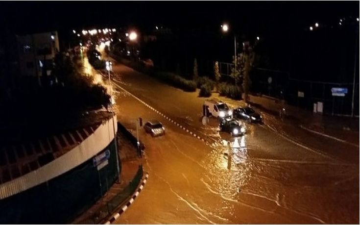 «Πνίγηκε» η Πάφος από τις βροχές