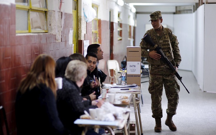 Οι Αργεντινοί εκλέγουν τον επόμενο πρόεδρό τους