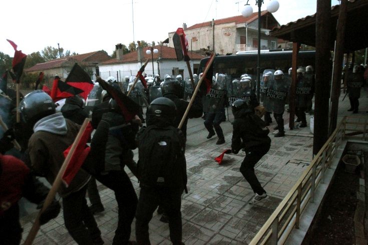 Ένταση στον Έβρο για τον φράχτη