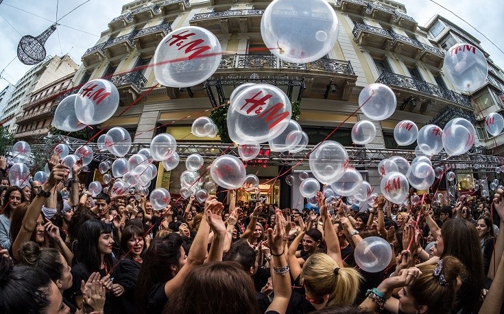 Μπήκαμε στο μεγαλύτερο H&M της Ελλάδας!