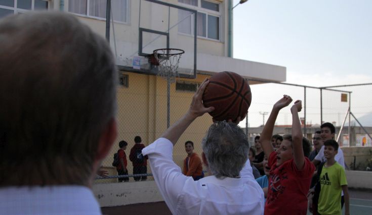 Ο Κοντονής πήγε… σχολείο και έπαιξε μπάσκετ