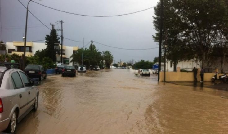 Σε ποτάμια μετατράπηκαν οι δρόμοι στην Κω