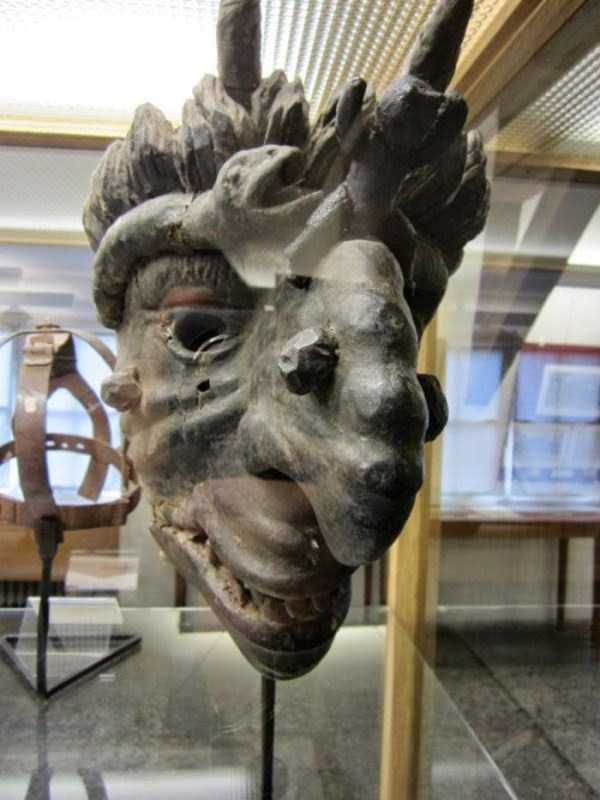 mask-of-shame-Schandmaske-13 mask-of-shame-Schandmaske-13