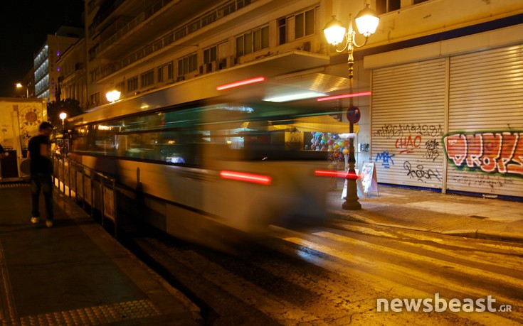 Οι βραδινοί ταξιδιώτες στα μεταμεσονύκτια δρομολόγια