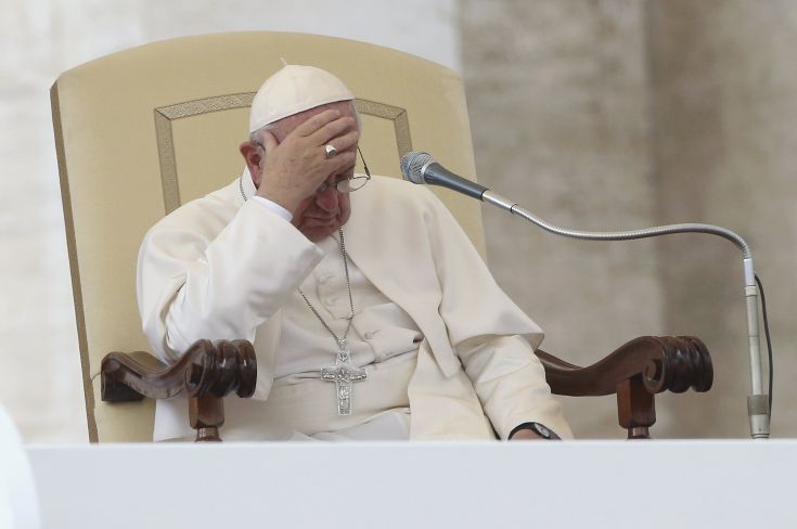 Συγγνώμη για τα σκάνδαλα σε Βατικανό και Ρώμη ζητά ο Πάπας
