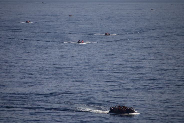 Χιλιάδες πρόσφυγες αψηφούν τα μποφόρ και σαλπάρουν για Μυτιλήνη