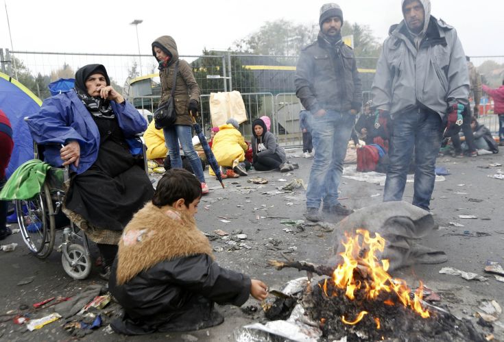 Χιλιάδες παγωμένοι, κουρασμένοι πρόσφυγες στη Σλοβενία