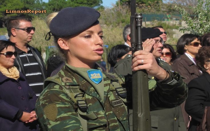 Η στρατιωτίνα στην παρέλαση της Λήμνου, που έκοψε «ανάσες»