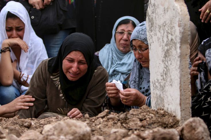 Women mourn during the funeral of their relatives, who were among the 71 migrants found dead in an abandoned truck on an Austrian motorway in August, in Qamishli, Syria October 15, 2015. REUTERS/Rodi Said  FOR EDITORIAL USE ONLY. NO RESALES. NO ARCHIVE