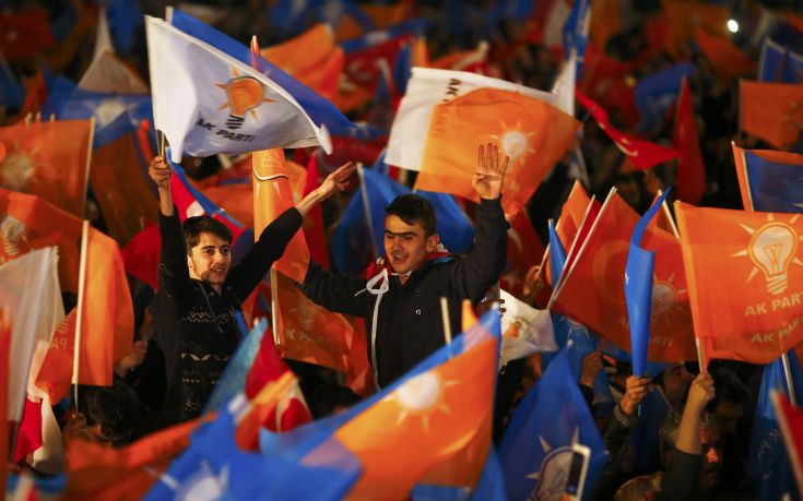 2015-11-01T183336Z_104752052_LR2EBB11FJP8Y_RTRMADP_3_TURKEY-ELECTION 2015-11-01T183336Z_104752052_LR2EBB11FJP8Y_RTRMADP_3_TURKEY-ELECTION