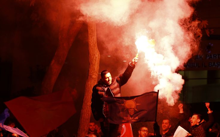 2015-11-01T211341Z_1240393723_LR2EBB11MYI9U_RTRMADP_3_TURKEY-ELECTION 2015-11-01T211341Z_1240393723_LR2EBB11MYI9U_RTRMADP_3_TURKEY-ELECTION