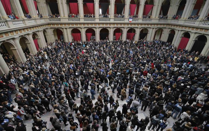 Ενός λεπτού σιγή στη Γαλλία για τα θύματα