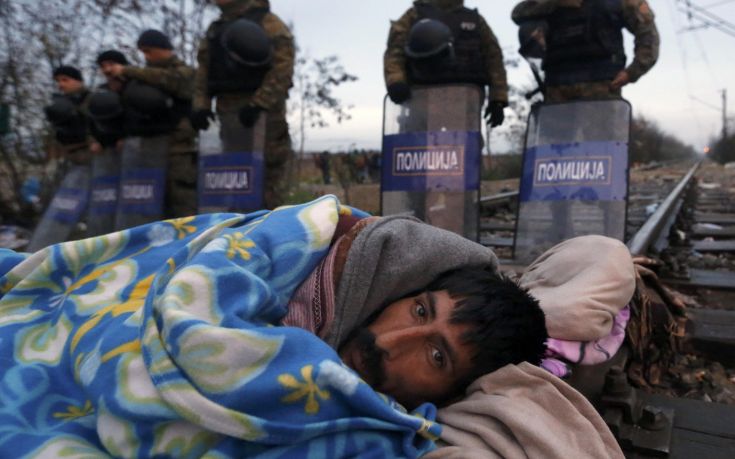 Πάνω από 4.600 άνθρωποι αναγκάζονται να εγκαταλείψουν τη χώρα τους καθημερινά