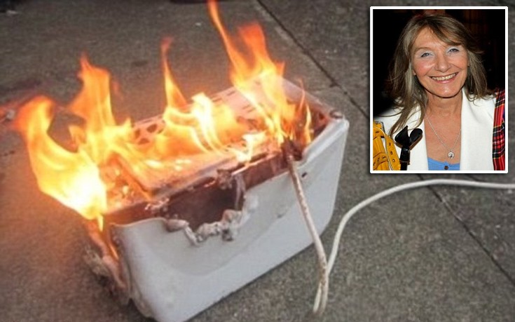 Ακολούθησε συμβουλή στο Facebook και… έβαλε φωτιά στο σπίτι της