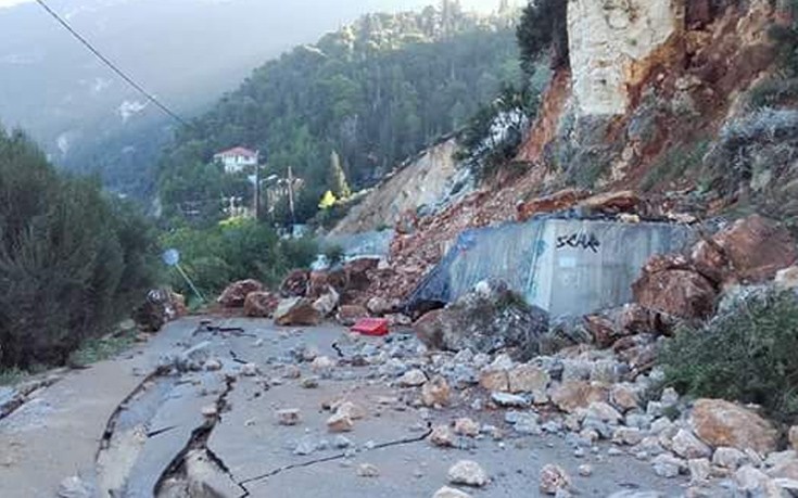 Μπήκε στο σπίτι για να σωθεί και τη χτύπησε θανάσιμα ο βράχος