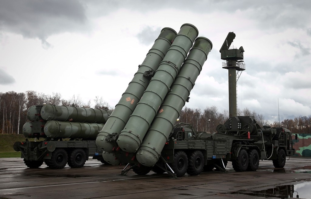 Με S-400 στα συριακά εδάφη απαντά στην Τουρκία ο Πούτιν