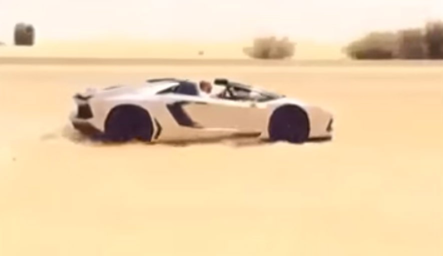 Drifting με Λαμποργκίνι στην έρημο