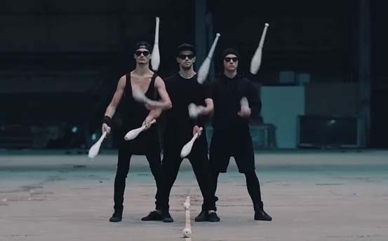 Ένα βίντεο με εντυπωσιακά ζογκλερικά