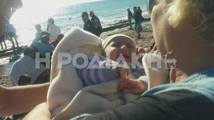 Σκάφος αποβίβασε 200 πρόσφυγες στη Ρόδο