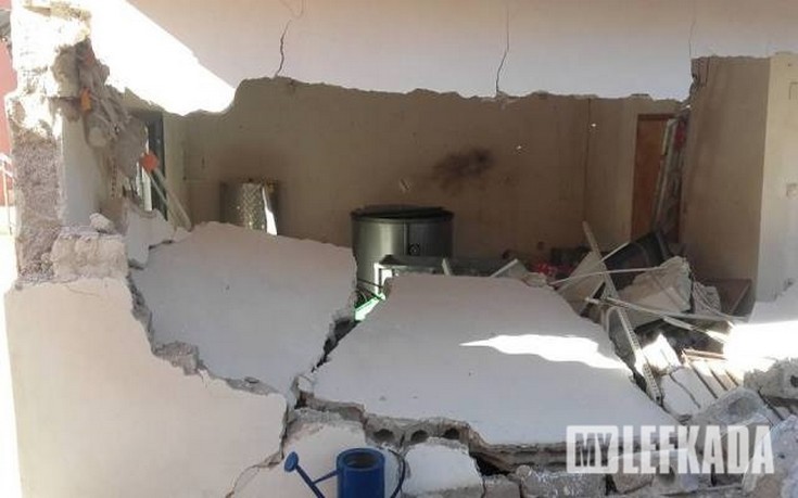 Φωτογραφίες από κτίρια που κατέρρευσαν στο σεισμό της Λευκάδας