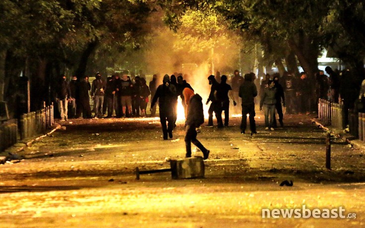 Πεδίο μάχης για μία ακόμη νύχτα τα Εξάρχεια