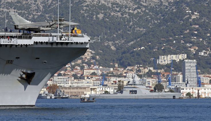 Πτήσεις μαχητικών από το αεροπλανοφόρο Σαρλ ντε Γκολ
