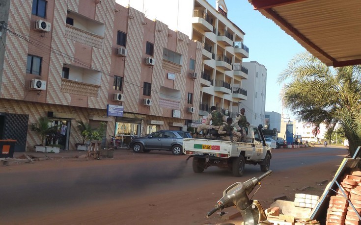Τουλάχιστον τρεις όμηροι νεκροί στο πολυτελές ξενοδοχείο στο Μαλί