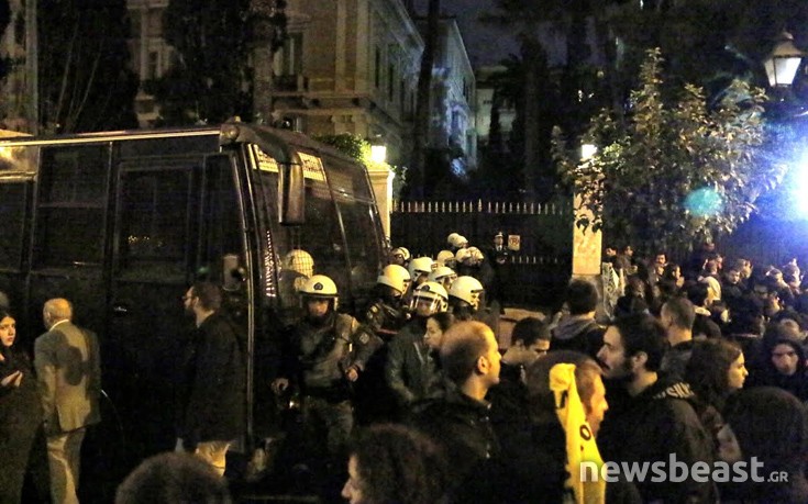 Συγκέντρωση στην Ιταλική Πρεσβεία ενάντια στην έκδοση 5 φοιτητών