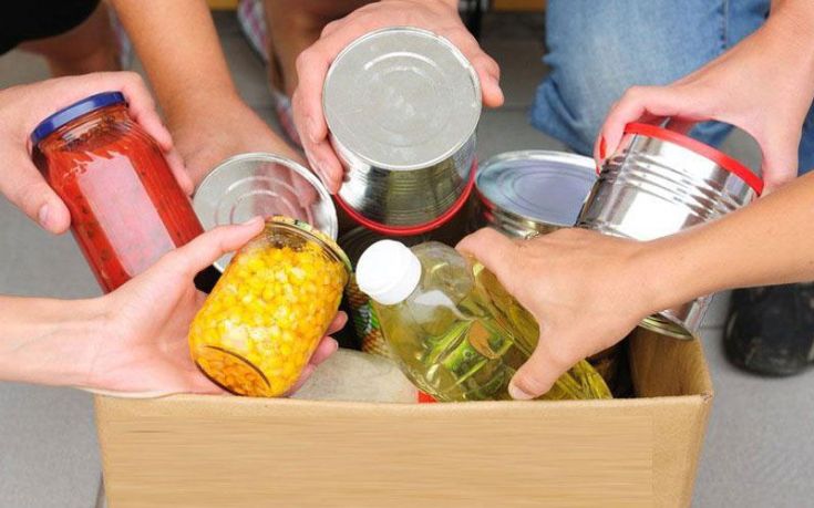 Είδη πρώτης ανάγκης στους πρόσφυγες από το ΠΑΜΕ