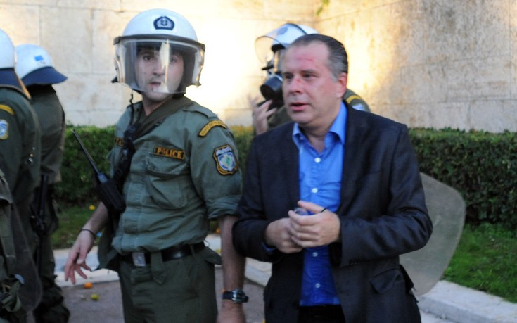 Κουμουτσάκος: Καλημέρα κ. Τόσκα, φαντάζομαι ότι σήμερα θα απεργείτε