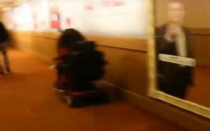 Θύελλα αντιδράσεων για πασίγνωστη τραγουδίστρια που κορόιδευε ανάπηρη