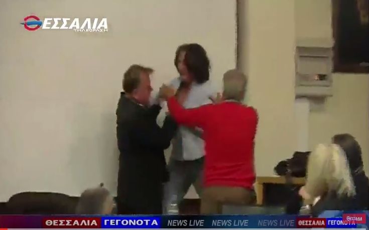 Ξύλο και των… γονέων στο δημοτικό συμβούλιο του Βόλου