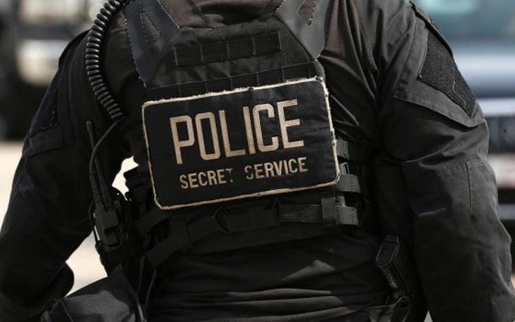 Έκλεψαν από αμερικανό πράκτορα το σήμα και το όπλο του