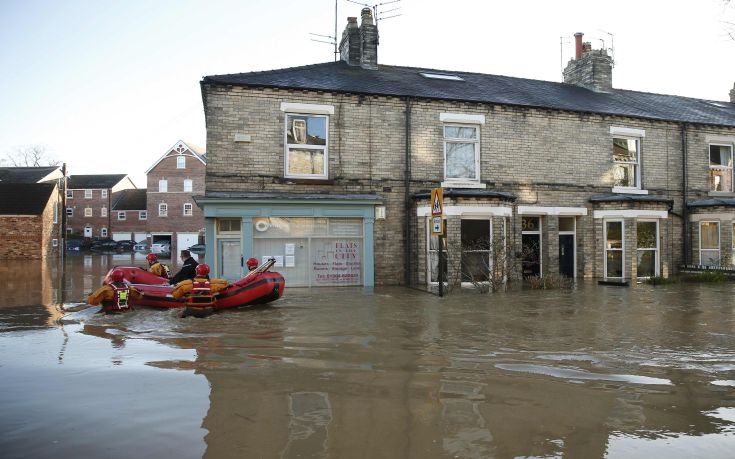 Έκτακτη σύσκεψη για τις πλημμύρες στη βόρεια Αγγλία
