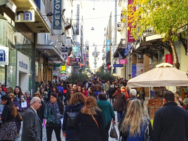 Ανοιχτά τα εμπορικά καταστήματα σήμερα