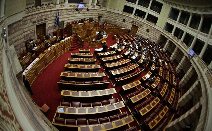 Πόσο έχουν αλλάξει τα κόμματα τα τρία μνημόνια και πού μπορεί να τα οδηγήσουν