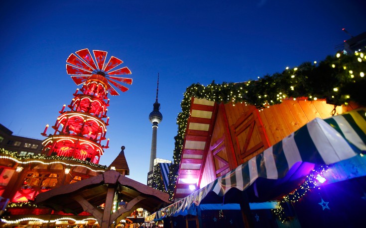Πανδαισία χρωμάτων και εδεσμάτων στις χριστουγεννιάτικες αγορές του Βερολίνου