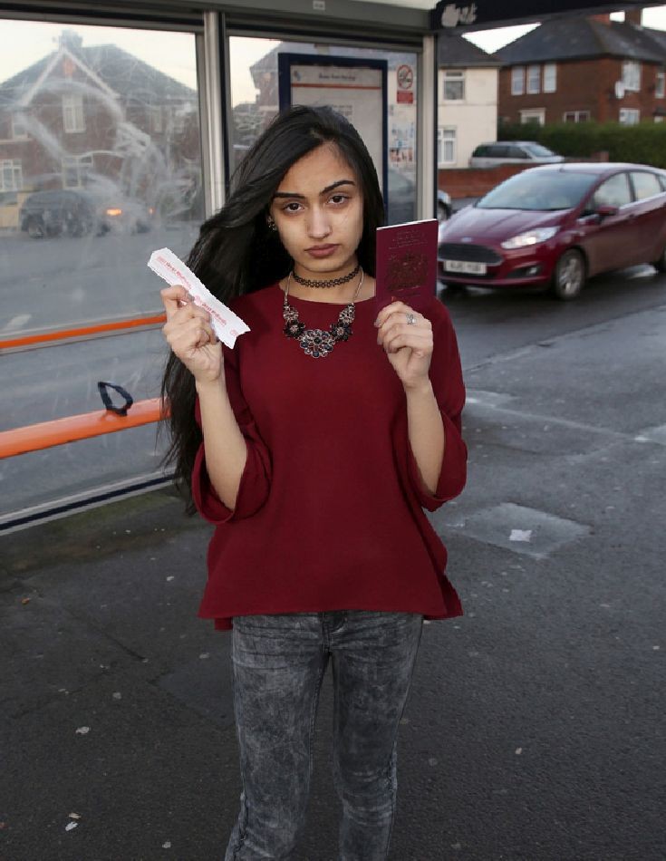 PAY--Teenage-girl-thrown-off-a-bus-and-forced-to-walk-four-miles-because-she-was-wearing-too-much-makeup-for-her  (1)