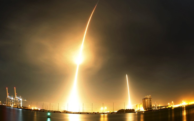 Ιστορική κάθετη προσγείωση του πυραύλου Falcon 9