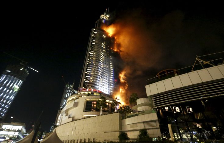 CNN: Ακούστηκε έκρηξη πριν την πυρκαγιά στον ουρανοξύστη στο Ντουμπαί
