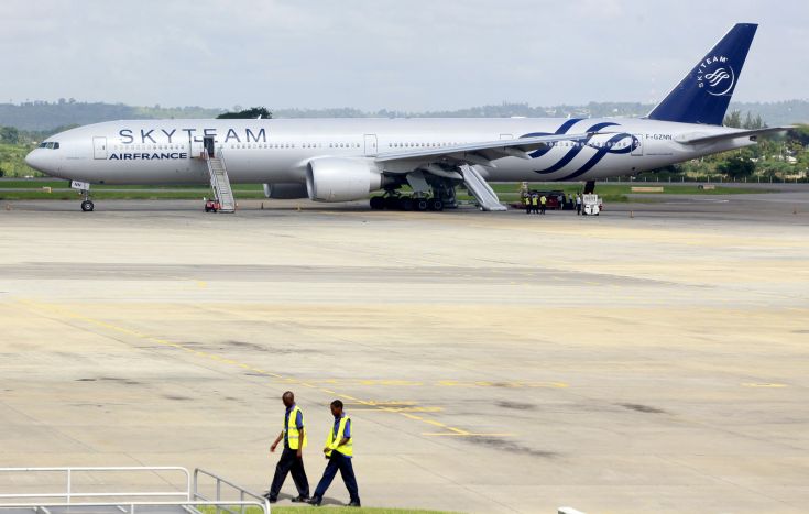 Κρατείται ζευγάρι για ύποπτο αντικείμενο σε πτήση της Air France