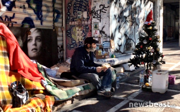 Πέθανε ο άστεγος της οδού Σταδίου – Το σπαρακτικό post που έκανε γνωστή την απώλεια του Χρήστου