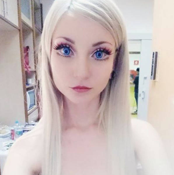 brazils_real_life_disney_princess_claims_her_dolllike_looks_are_all_natural_640_11