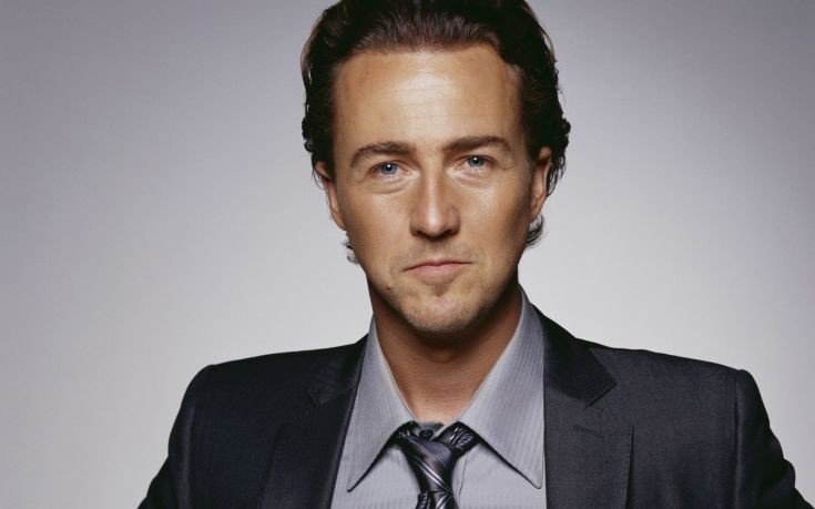 Ο ηθοποιός Edward Norton συγκέντρωσε 387.000 δολάρια για Σύρο πρόσφυγα