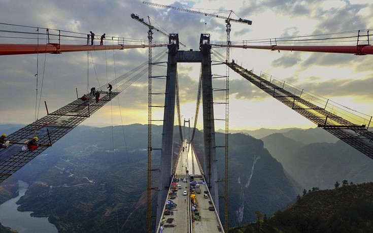 Οι τελευταίες πινελιές σε μια από τις μεγαλύτερες γέφυρες του κόσμου