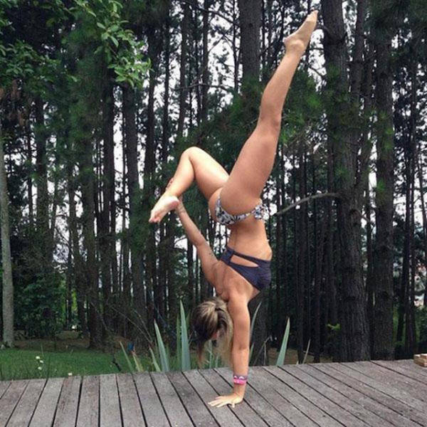 girls_in_stretching_23