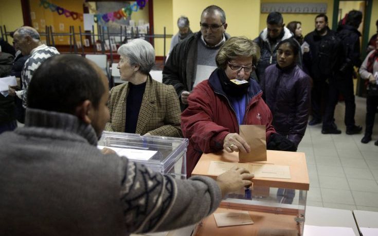 Μειωμένη η προσέλευση Ισπανών στις κρίσιμες εκλογές
