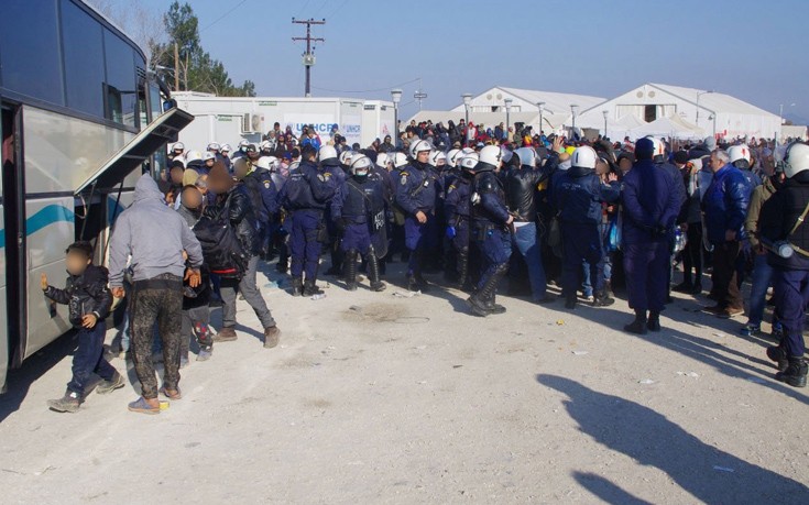 Τις προσαγωγές φωτορεπόρτερ στην Ειδομένη καταγγέλλει η ΕΣΗΕΑ