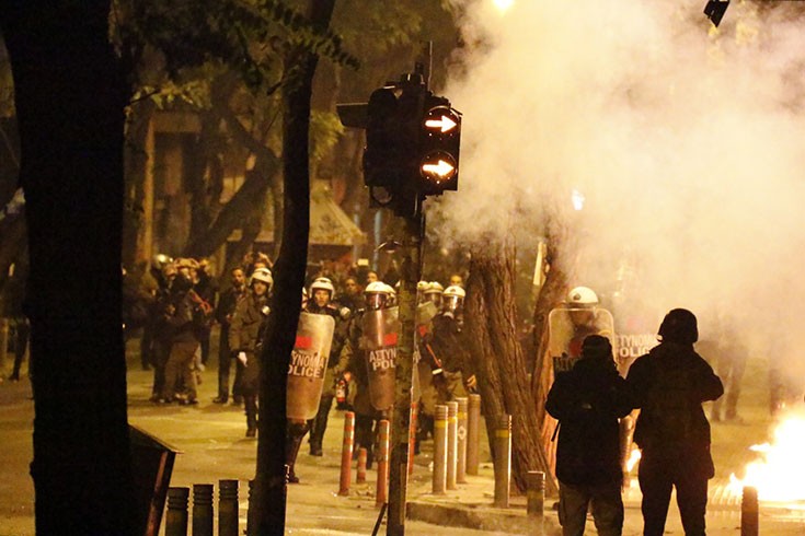Έκρυθμη η κατάσταση γύρω από το Πολυτεχνείο