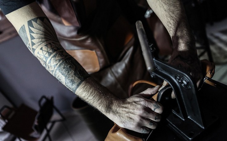 Local Bear, ένα leather shop που πρέπει να δεις στην Αράχωβα